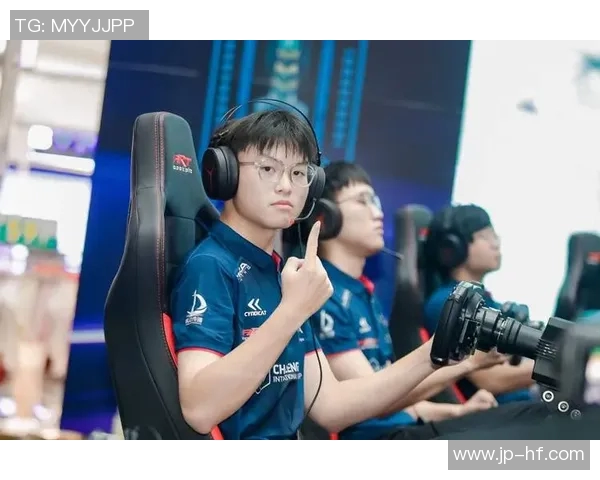 杨伟专访：从飞盘新手到顶尖选手的成长与挑战回顾