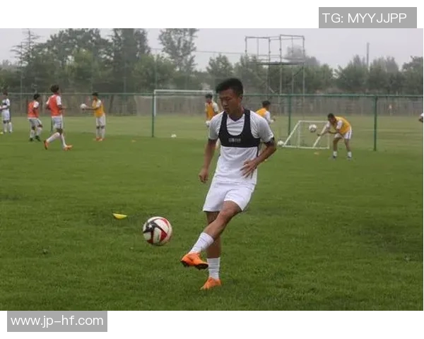 高科技元素在足球比赛服装中的应用及其对运动表现的提升作用探讨